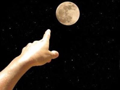 Mariem > La lune et le doigt